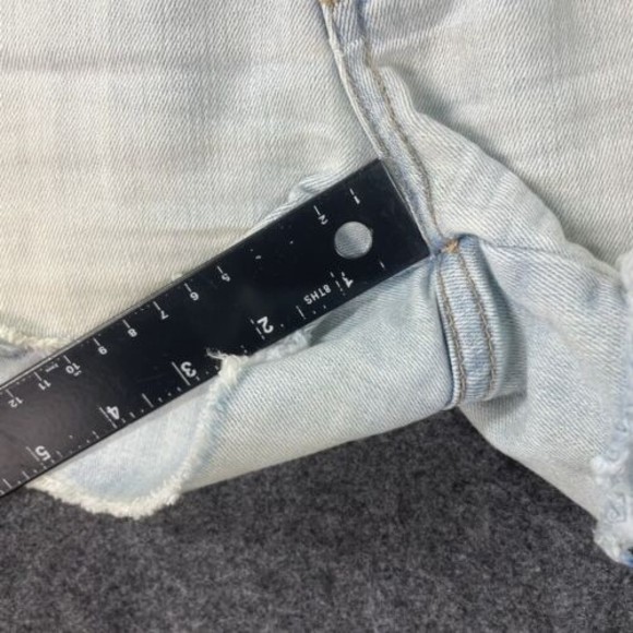 BlankNYC Shorts Women’s 26 Light Wash Raw Hem Distressed Cut Off Denim - Picture 7 of 8